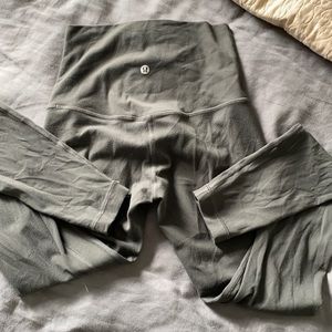 LULULEMON ALIGN™ SUPER HIGH-RISE PANT 28"
Graphite Grey